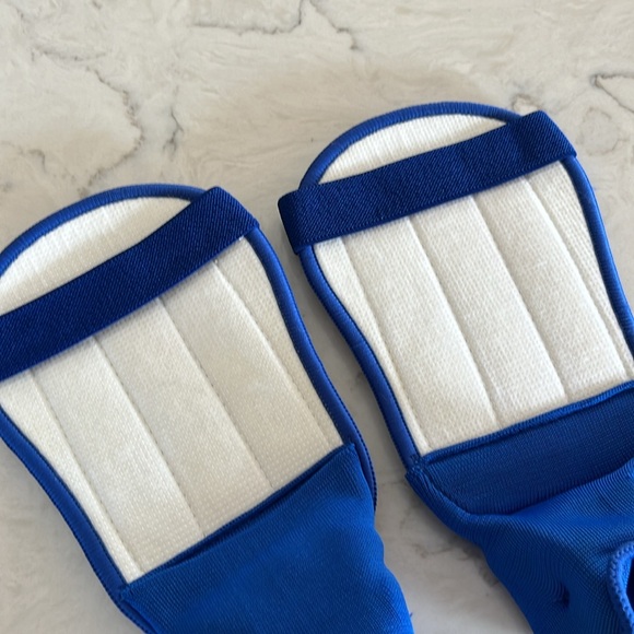 Champion Sports Ultra Light Soccer Shinguards - Picture 4 of 5